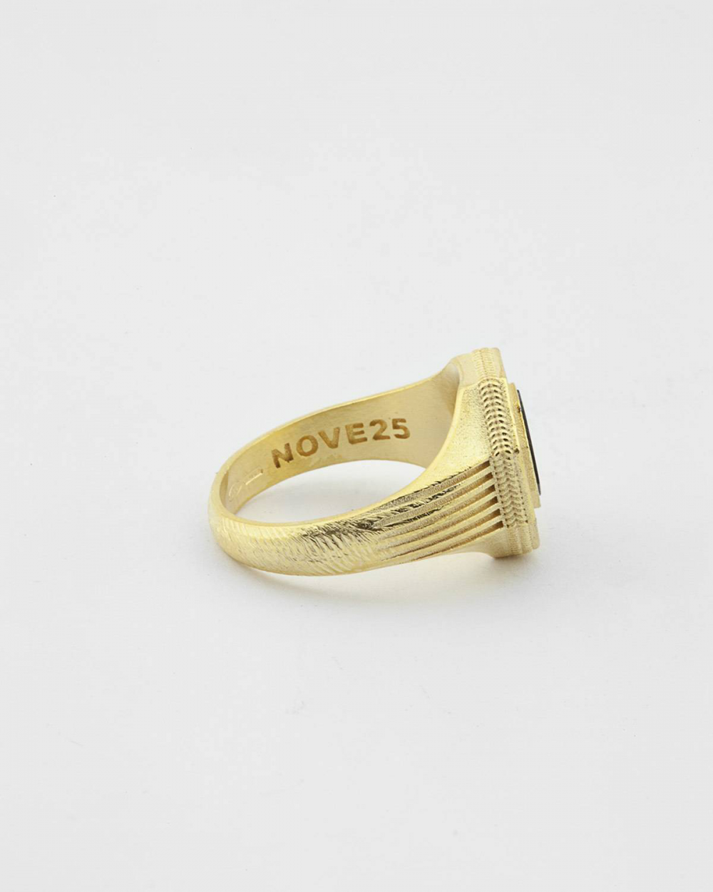 Nove25 ANELLO CHEVALIER OMNIA VINCIT AMOR PLACCATO ORO Sottocosto