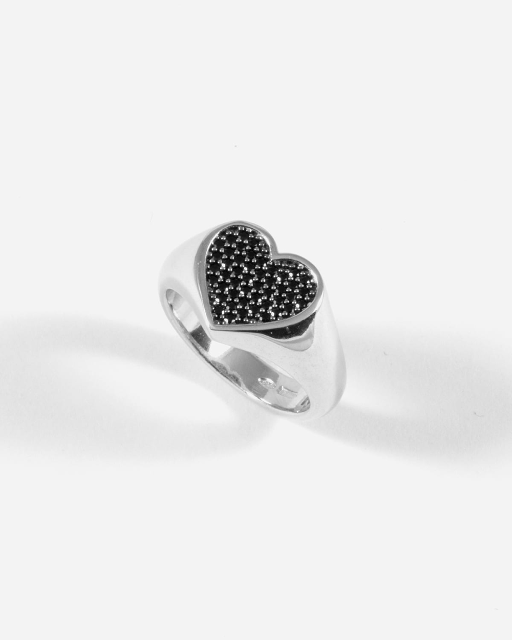 Nove25 ANELLO CHEVALIER CUORE CON BRILLANTE NERO Sconto