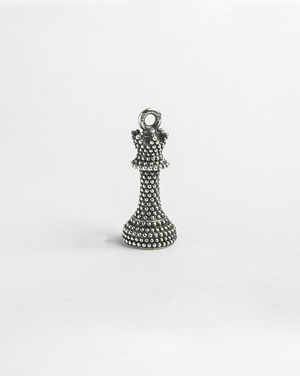 Nove25 CIONDOLO SCACCO REGINA PUNTINATA