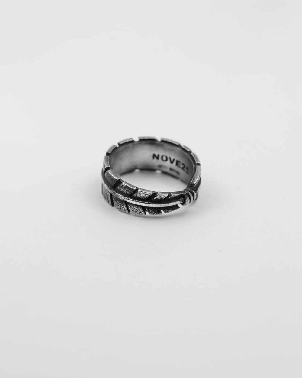 Nove25 ANELLO FASCIA PENNA AQUILA NATIVE Offerta