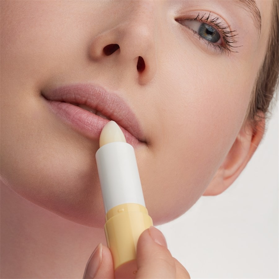 Essence Cura delle labbra Lip Care HYDRA OIL CORE BALM Sconto di tempo limitato