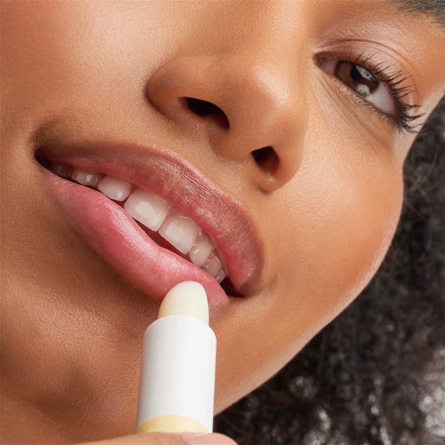 Essence Cura delle labbra Lip Care HYDRA OIL CORE BALM Sconto di tempo limitato