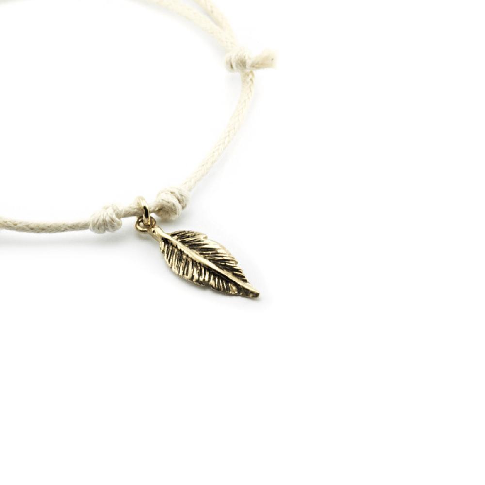 Thais Bernardes Collana in Cotone con Piuma in Argento Promozione