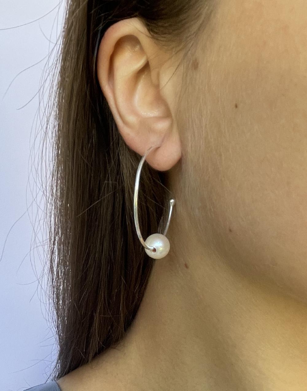 Trimi Gioielli Orecchini artigianali a cerchio con perla di acqua dolce – Luna Outlet