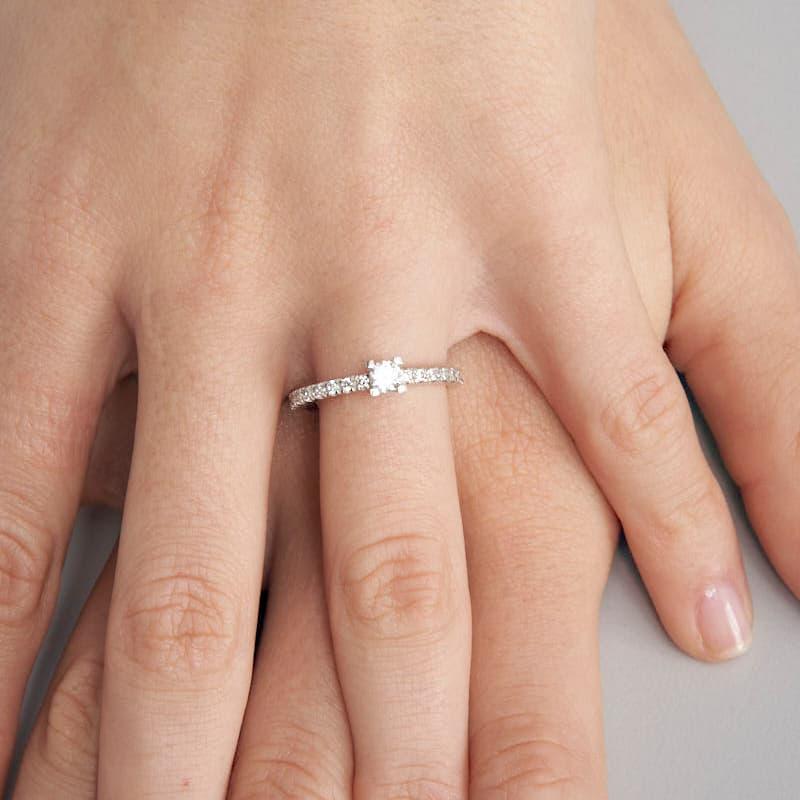 Unoaerre Anello solitario in argento con zirconi | UNOAERRE Gioielli I Più Venduti